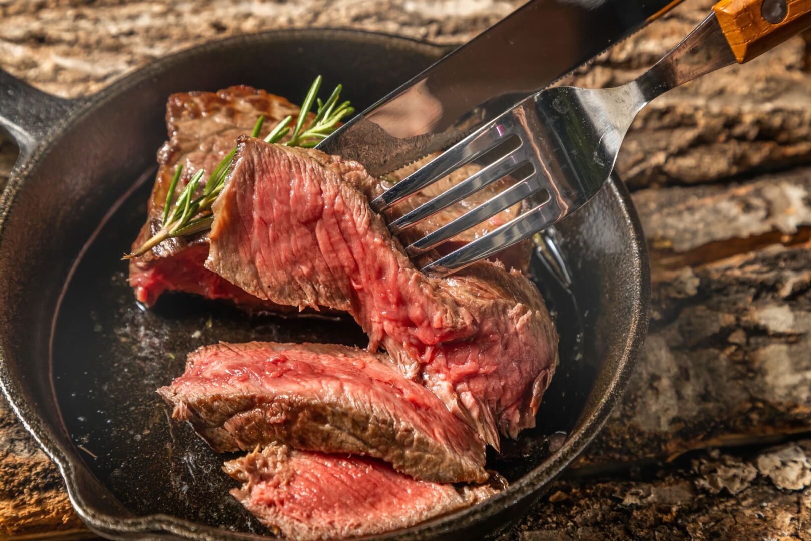 Cast Iron Skillet vs Nonstick Pan - What MAKES a Better Steak